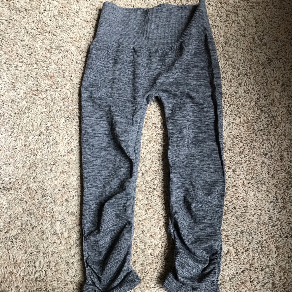 Gray cropped leggings